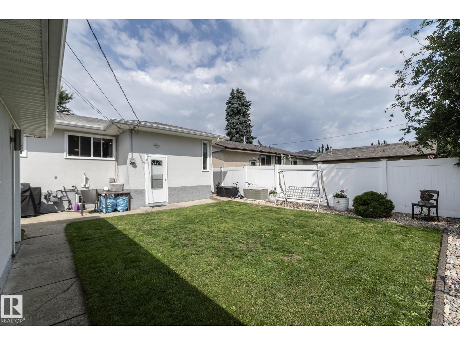 10623 75 ST NW - 63