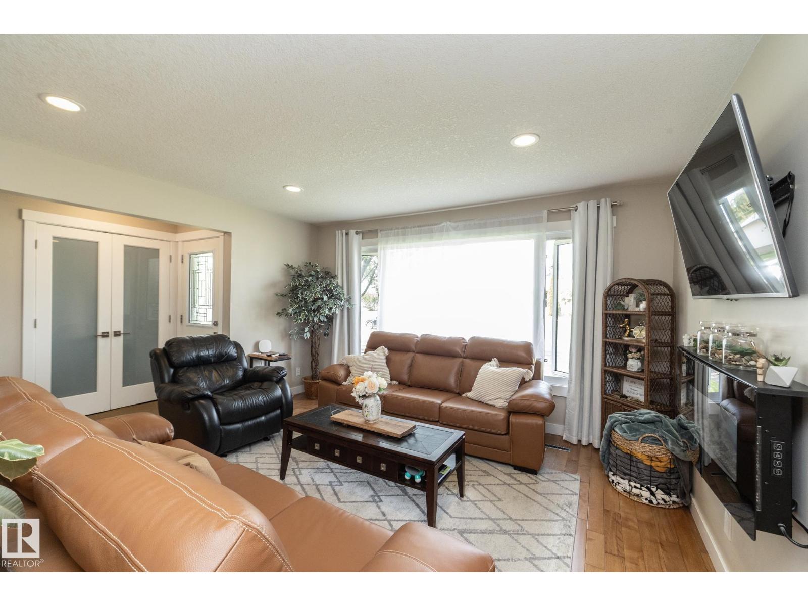 10623 75 ST NW - 7
