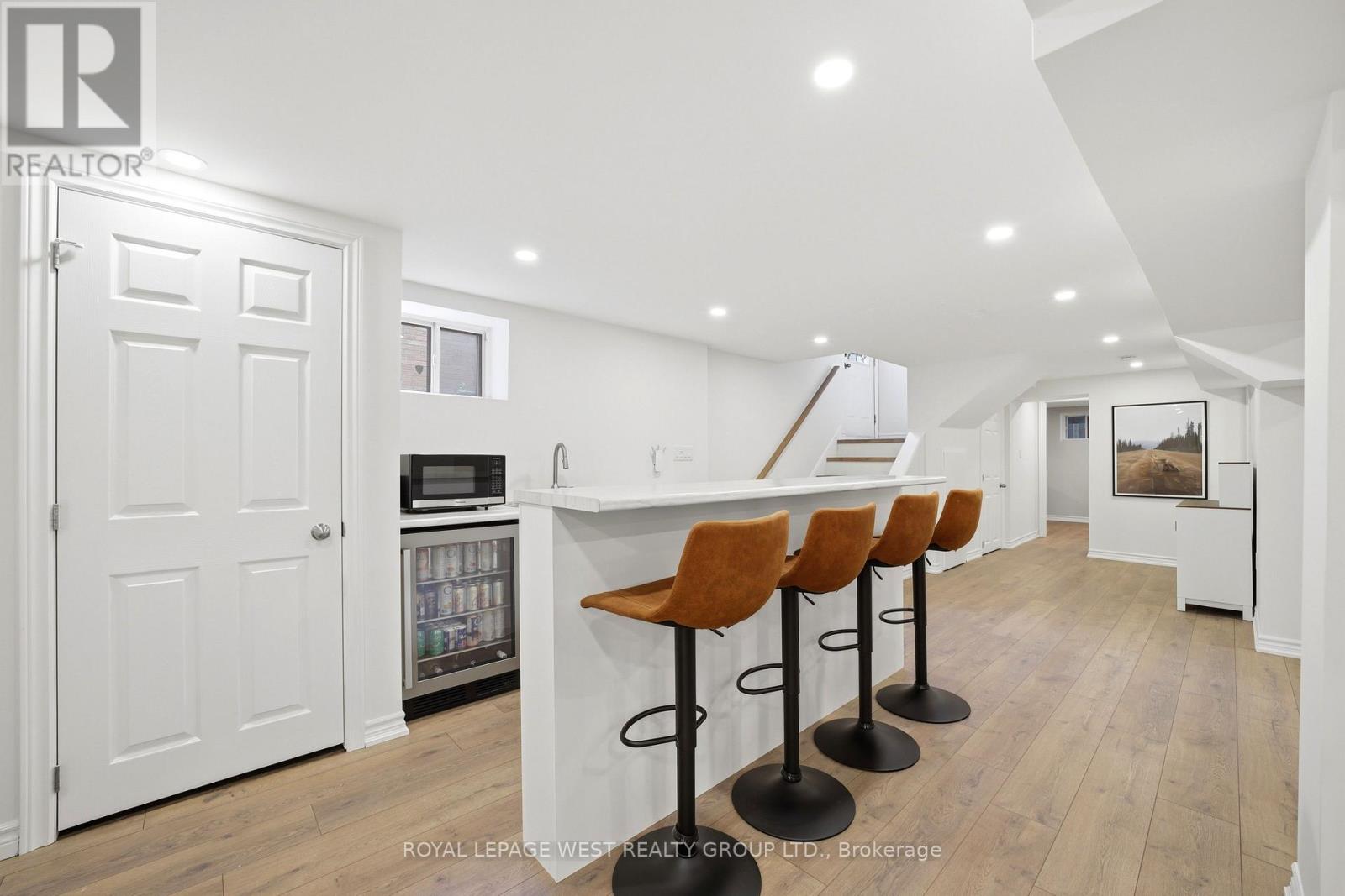 72 MERVYN AVENUE - 13