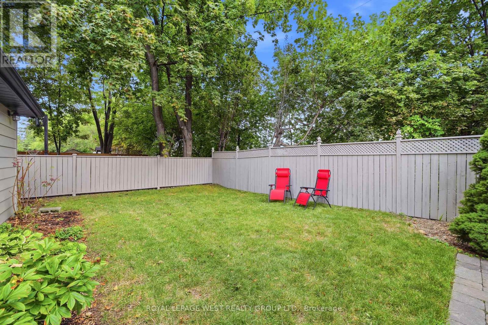 72 MERVYN AVENUE - 17