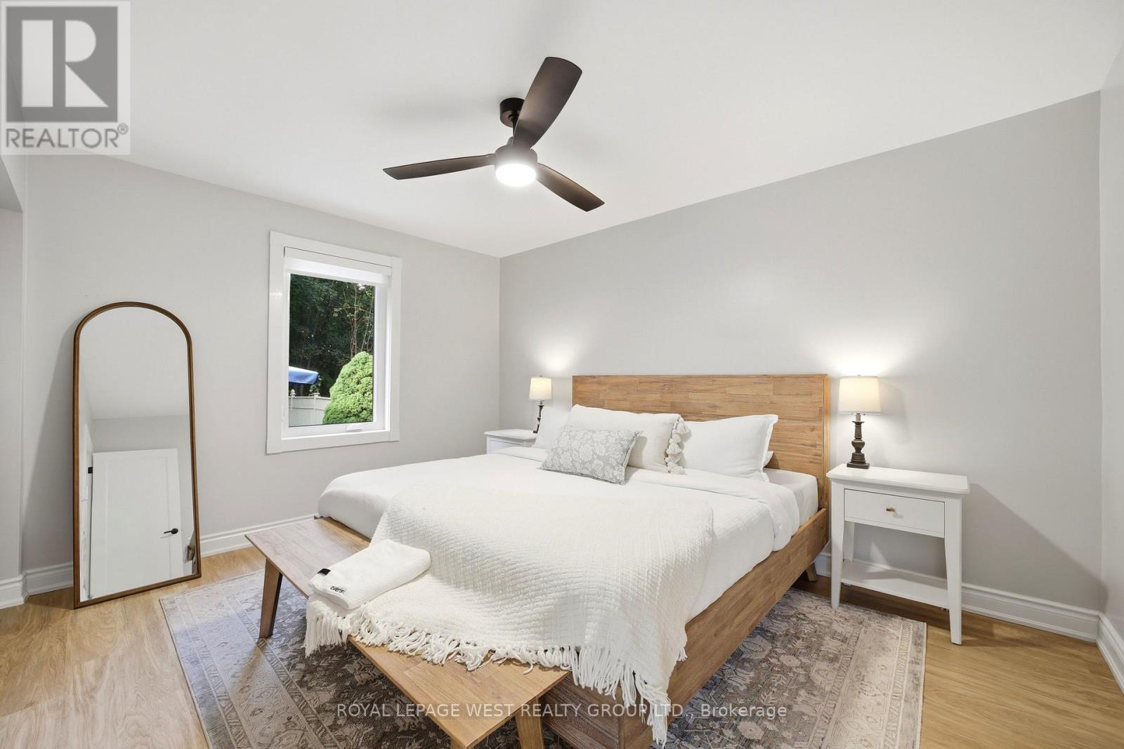 72 MERVYN AVENUE - 8