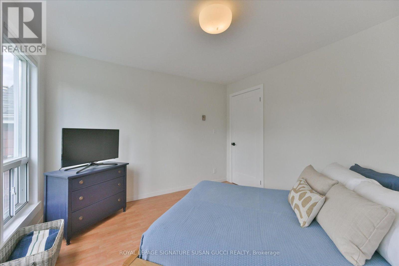 2 SUTHERLAND AVENUE - 25