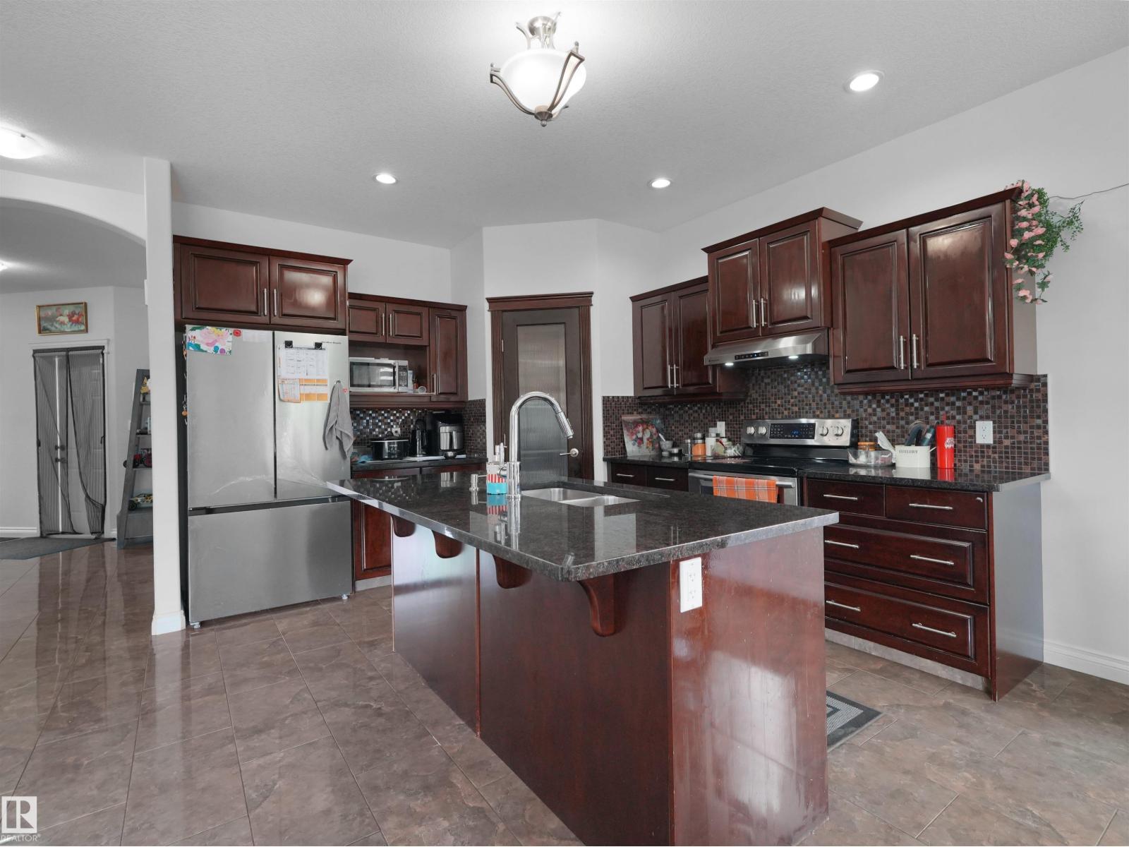 16903 54 ST NW - 23