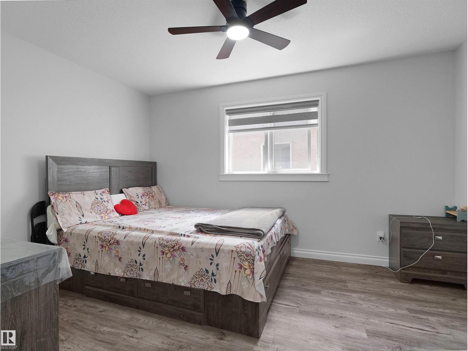 16903 54 ST NW - 40