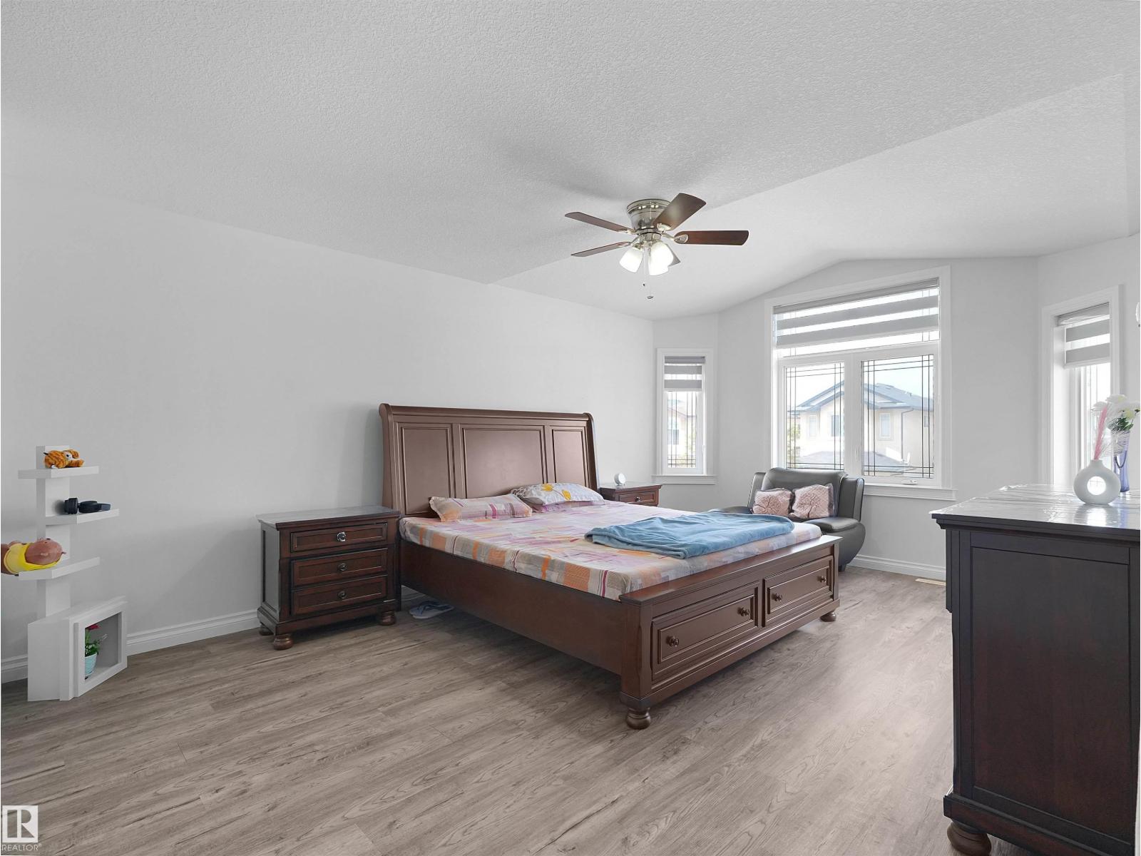 16903 54 ST NW - 44