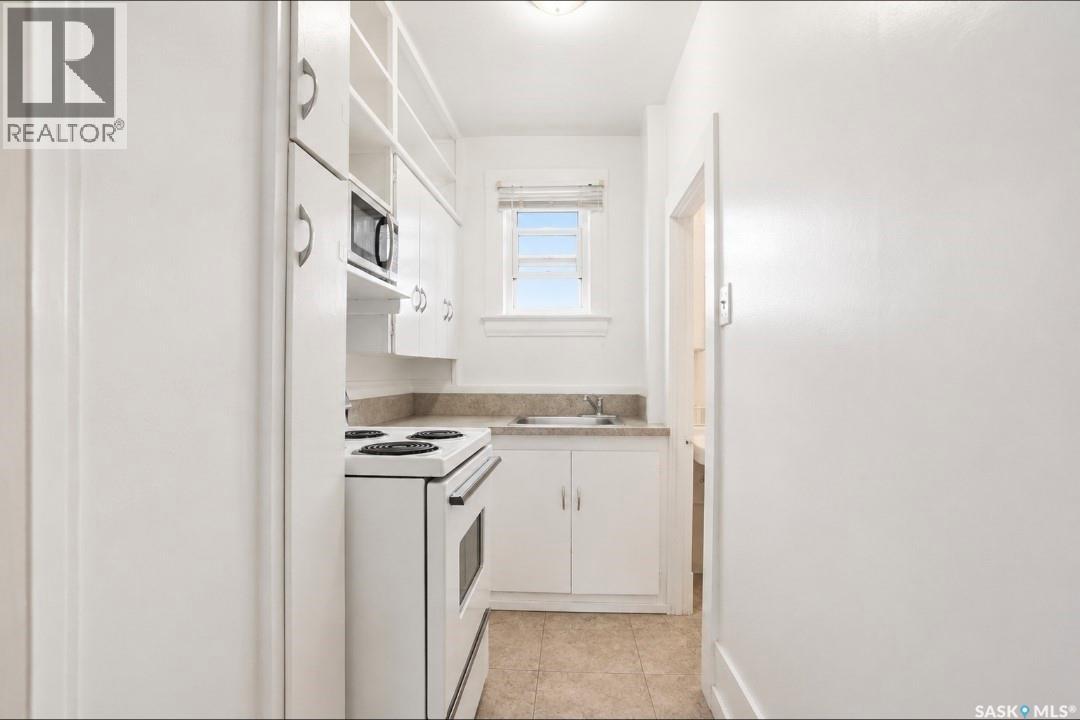 610 Albert AVENUE - 21