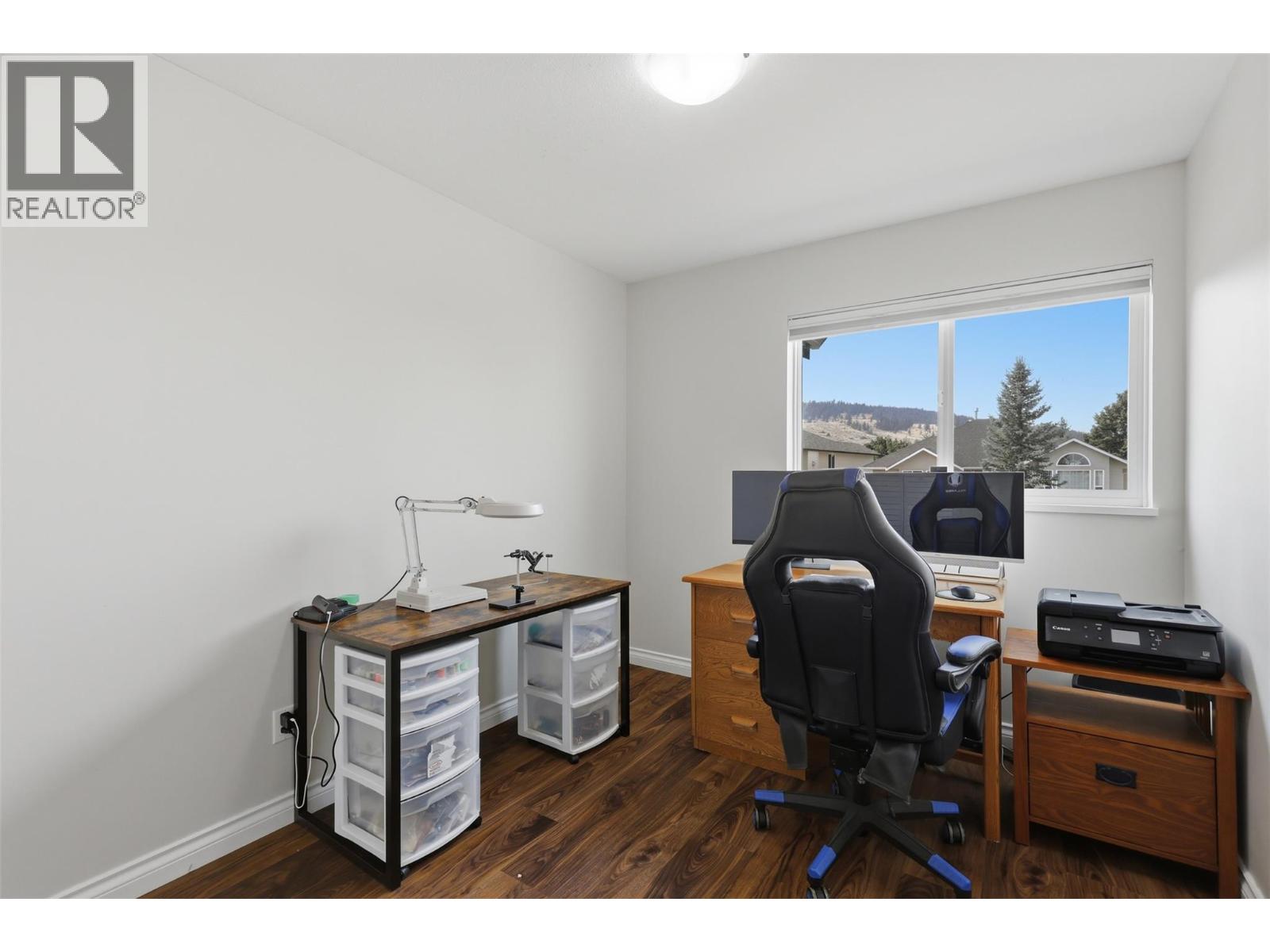 813 Regent Crescent - Image 32