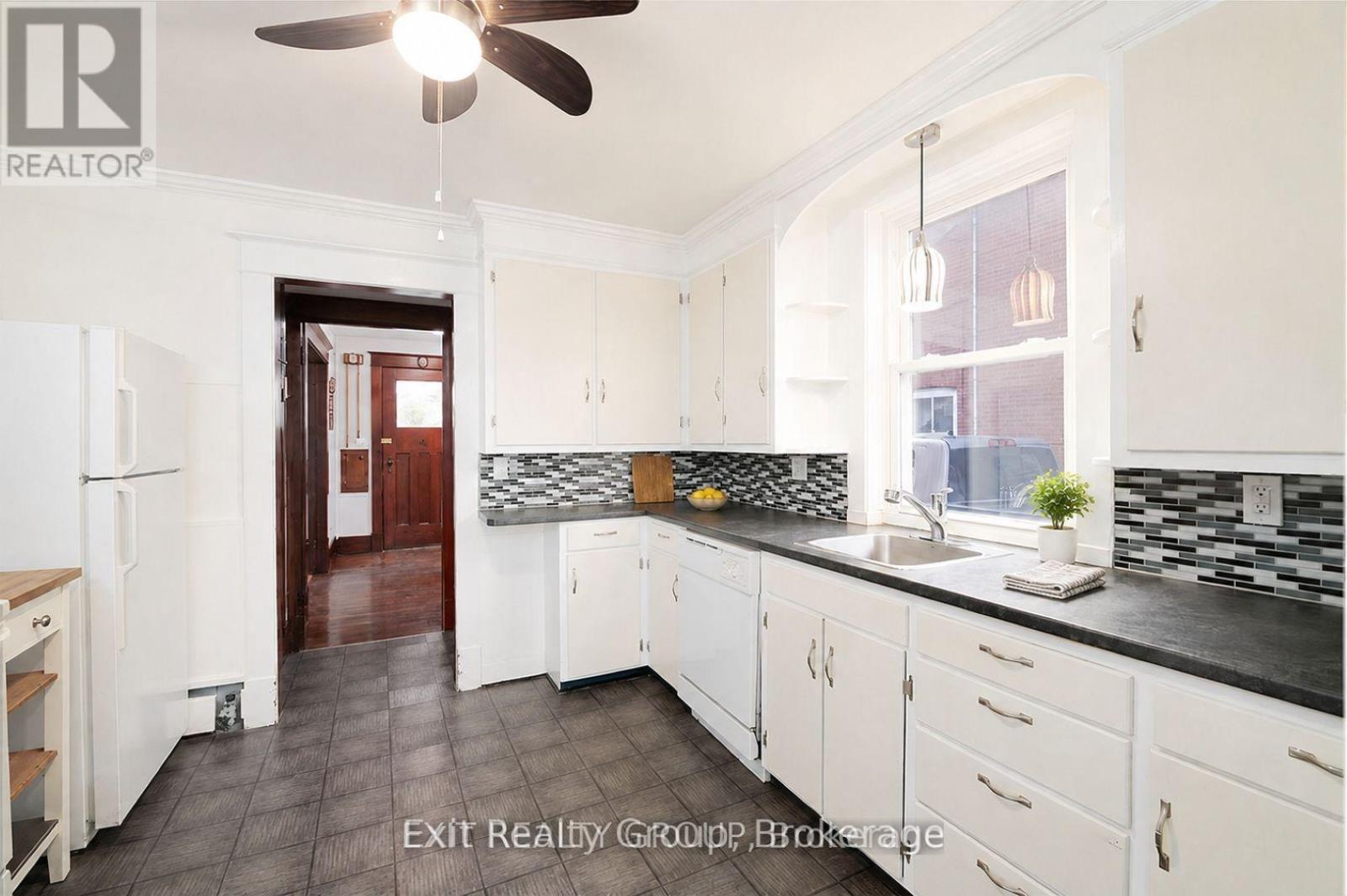 92 BYRON STREET - Image 12