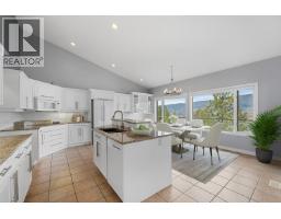 Kitchen - 246 Pendragon Place, Kelowna, BC V1V1N2 Photo 6