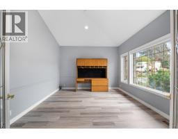 Kitchen - 246 Pendragon Place, Kelowna, BC V1V1N2 Photo 18