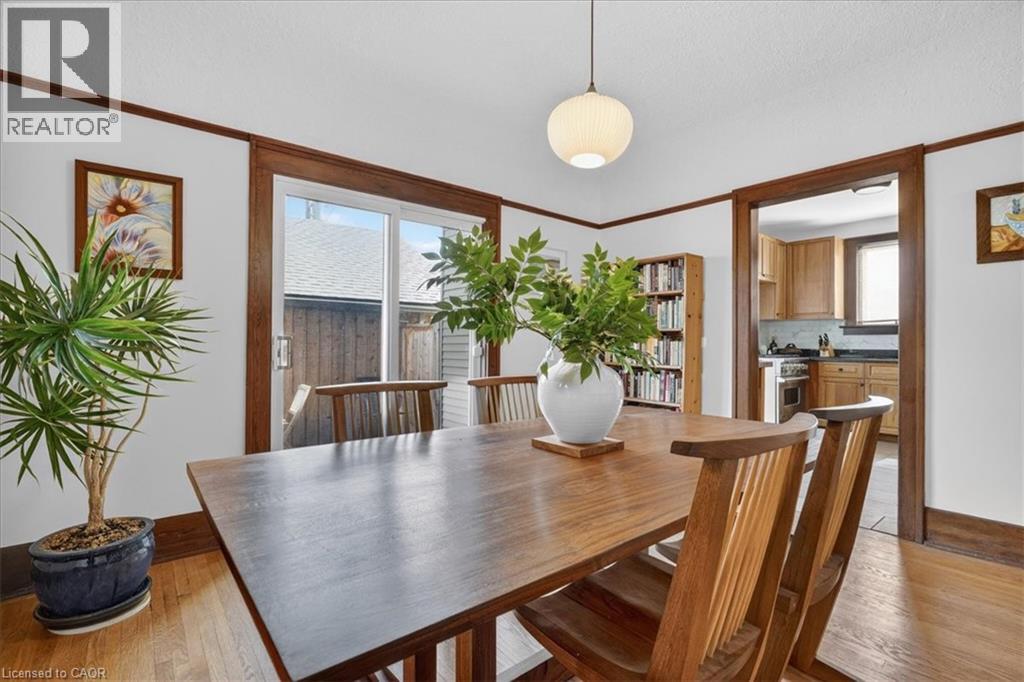 859 QUEEN'S Boulevard - Image 11