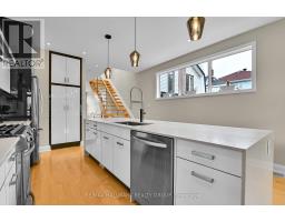 Bathroom - 376a Wilmont Avenue, Ottawa, ON K2A0B1 Photo 11