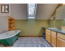 220 Grohman Creek Road, Nelson, BC V1L5P3 Photo 40