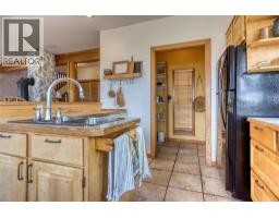 Kitchen - 220 Grohman Creek Road, Nelson, BC V1L5P3 Photo 10