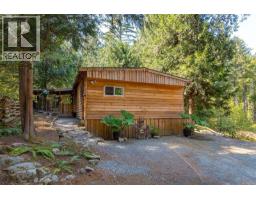 Kitchen - 2051 May Ave, Shawnigan Lake, BC V8H2C5 Photo 7