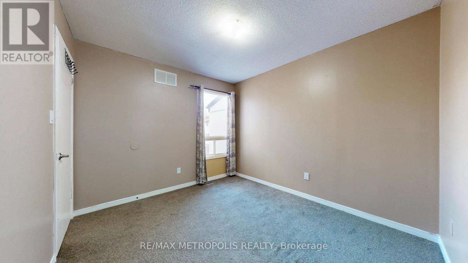 #19 601 GALAHAD DRIVE - 27