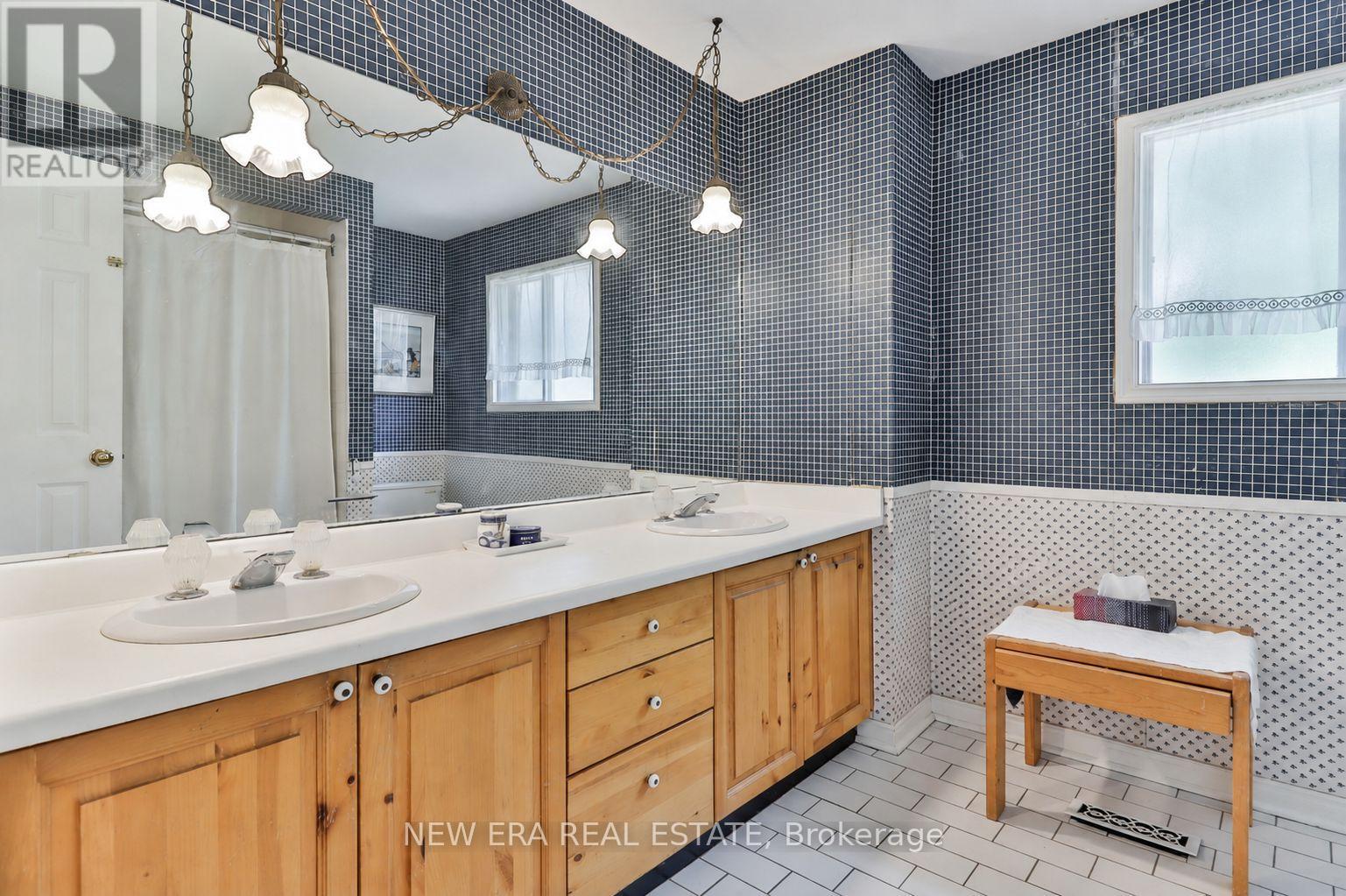 37 GLENTHORNE DRIVE - 20