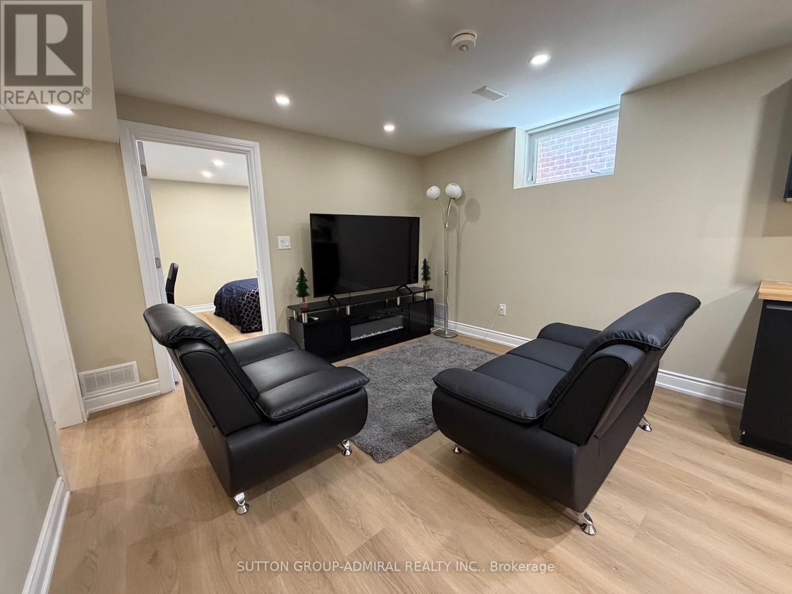 232 Frederick Curran Lane, Newmarket (Woodland Hill), Ontario, L3X3J3, Newmarket (Woodland Hill), Ontario — photo 5 of 5