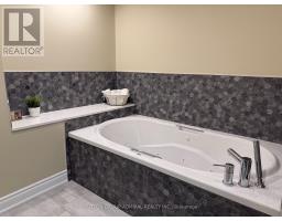 232 Frederick Curran Lane, Newmarket, ON L3X3J3 Photo 9