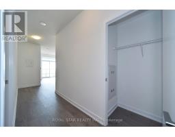 909 - 10 Honeycrisp Crescent, Vaughan, ON L4K0M7 Photo 11