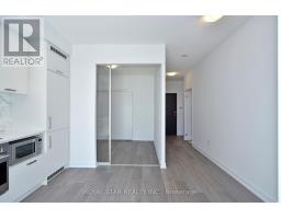 909 - 10 Honeycrisp Crescent, Vaughan, ON L4K0M7 Photo 17