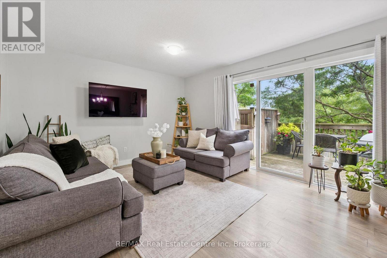 #21 31 SCHRODER CRESCENT - 3