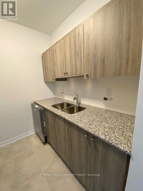 #1 23 Hay Lane, Barrie, Ontario, L9J0V5, Barrie, Ontario — photo 3 of 5