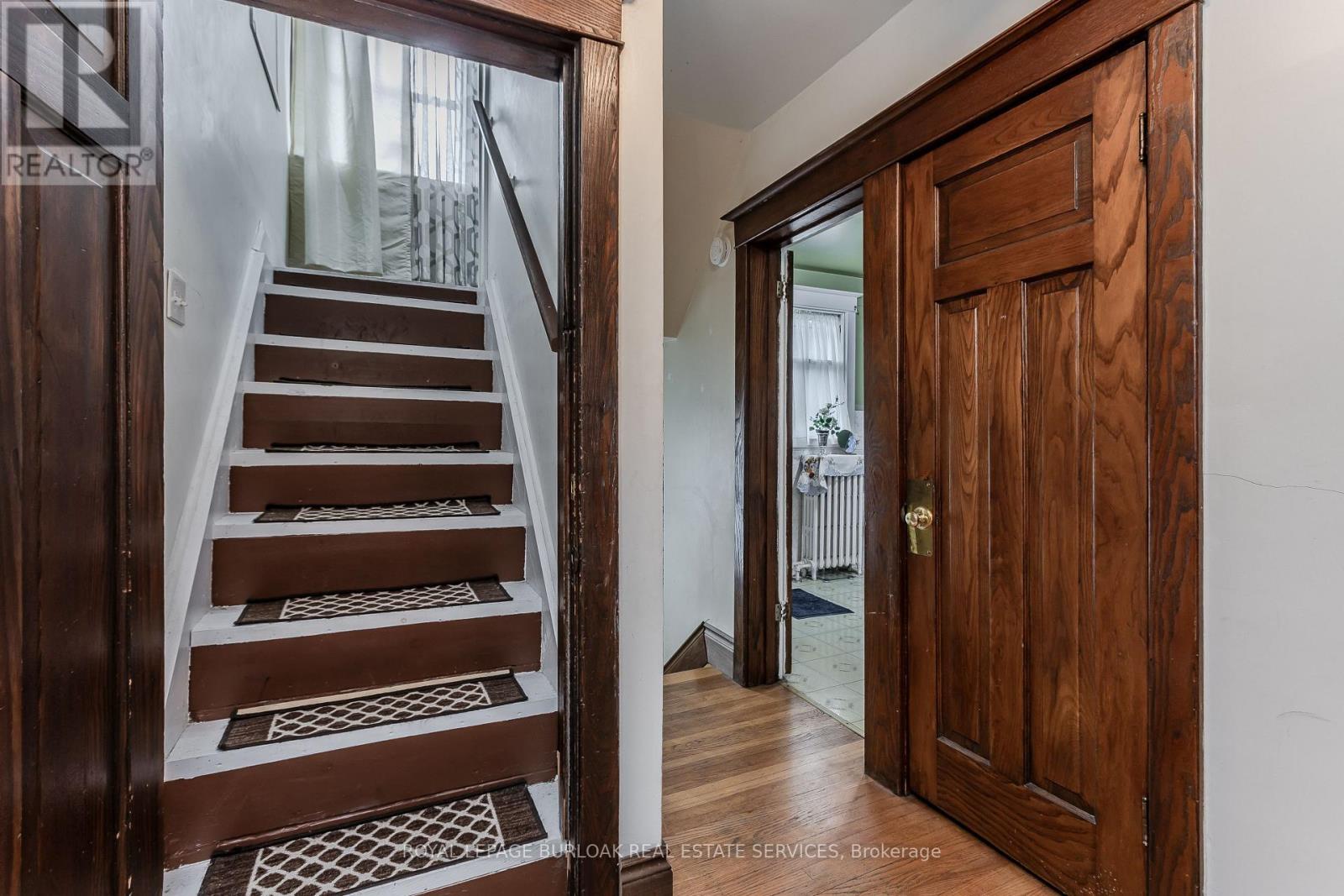 1088 KING STREET E - 32