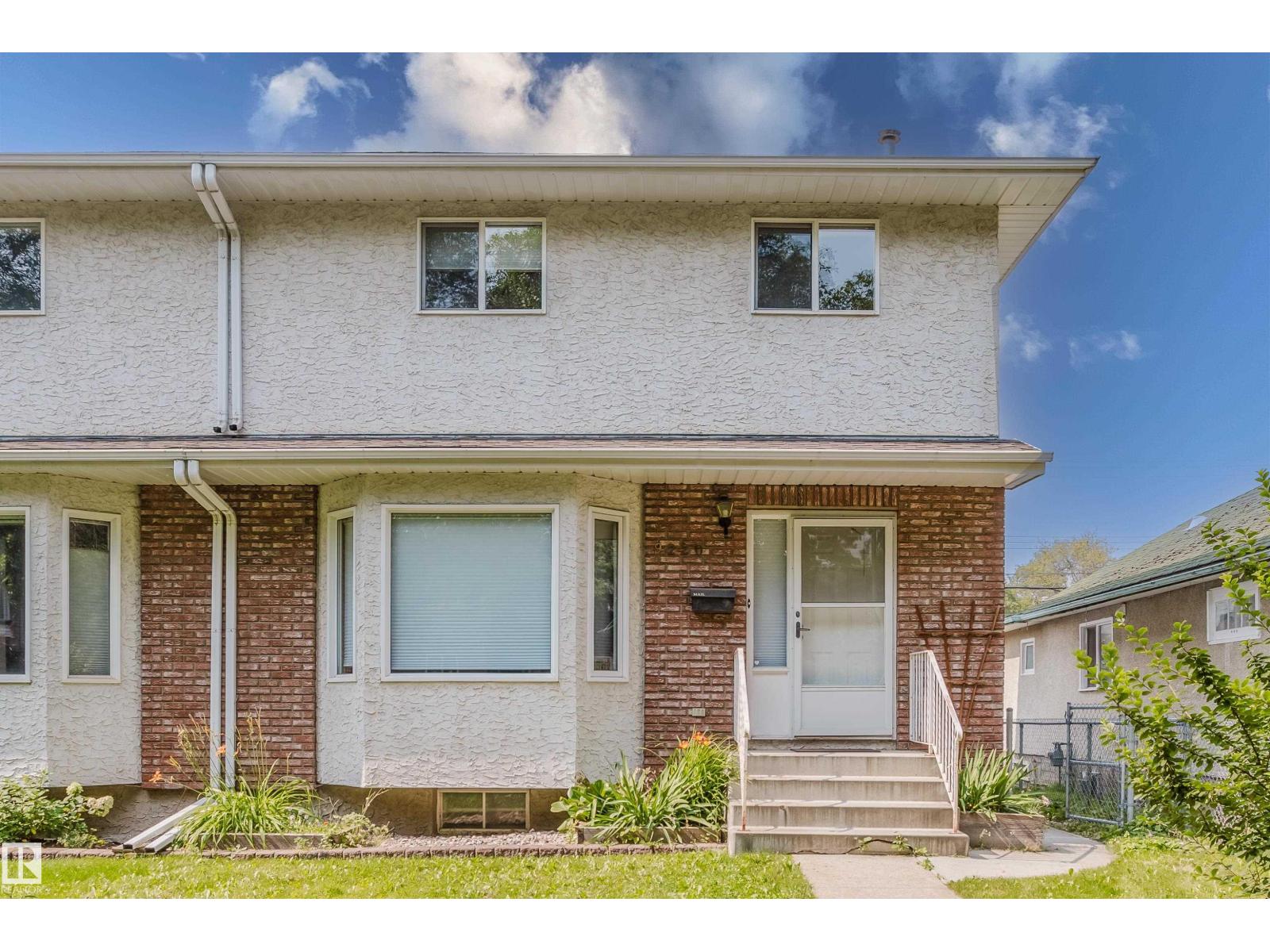 9220 92 ST NW - 1