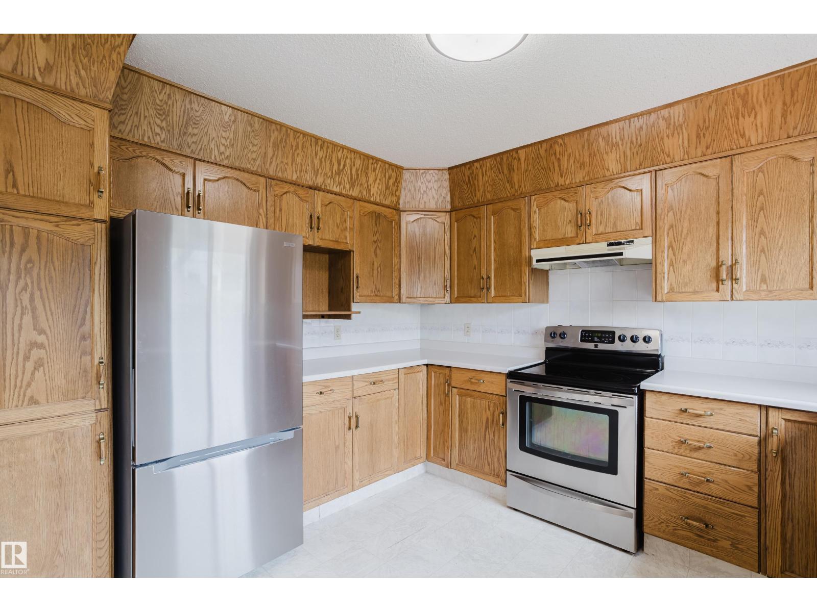 9220 92 ST NW - 10