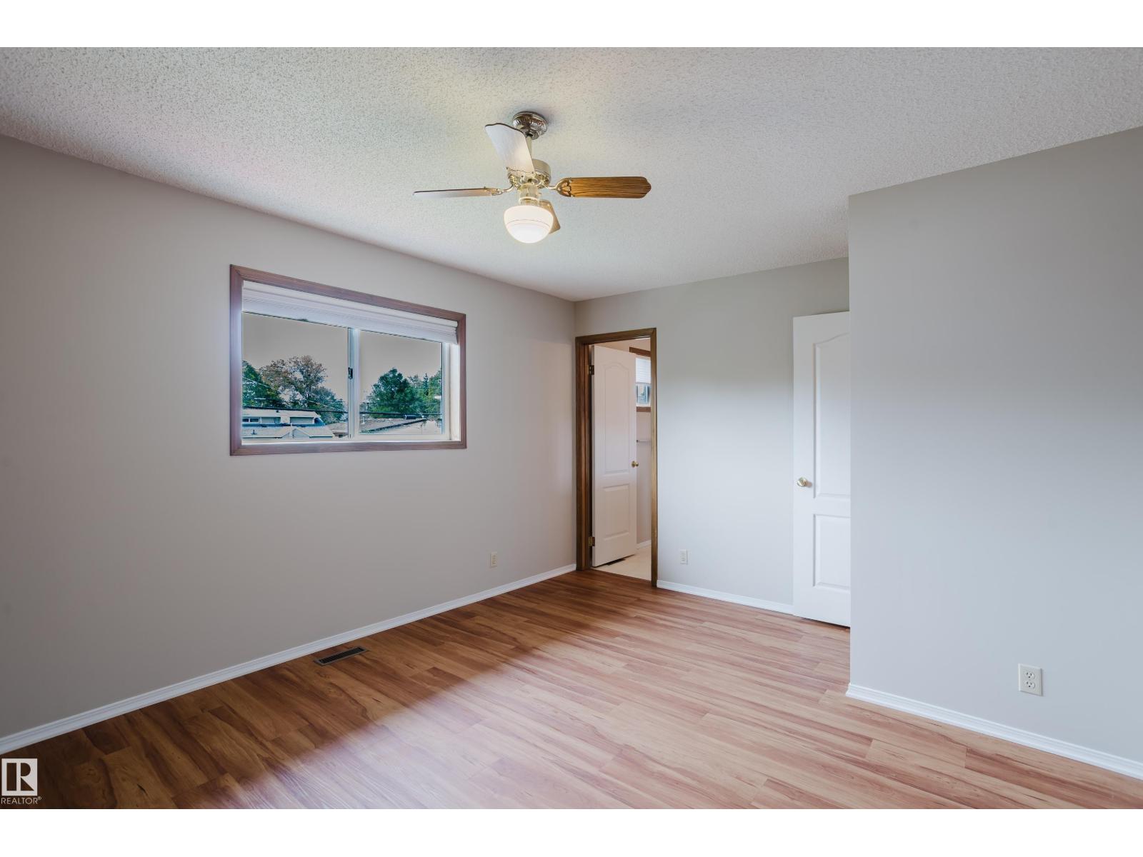 9220 92 ST NW - 21