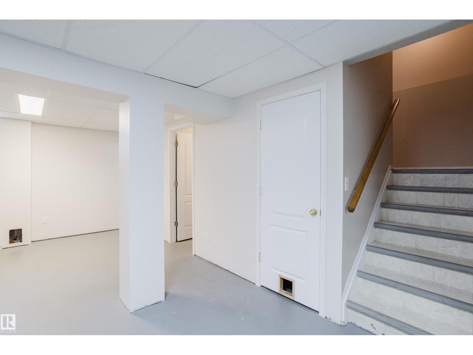 9220 92 ST NW - 32