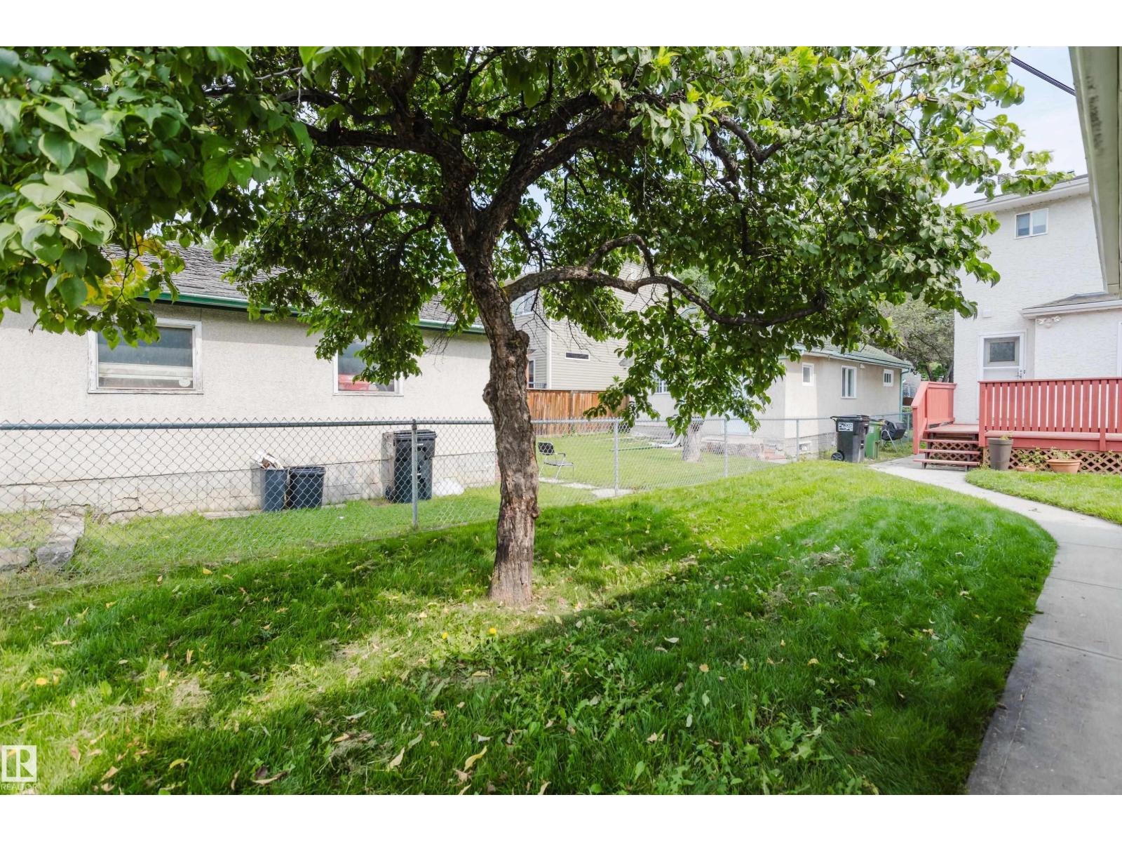 9220 92 ST NW - 40