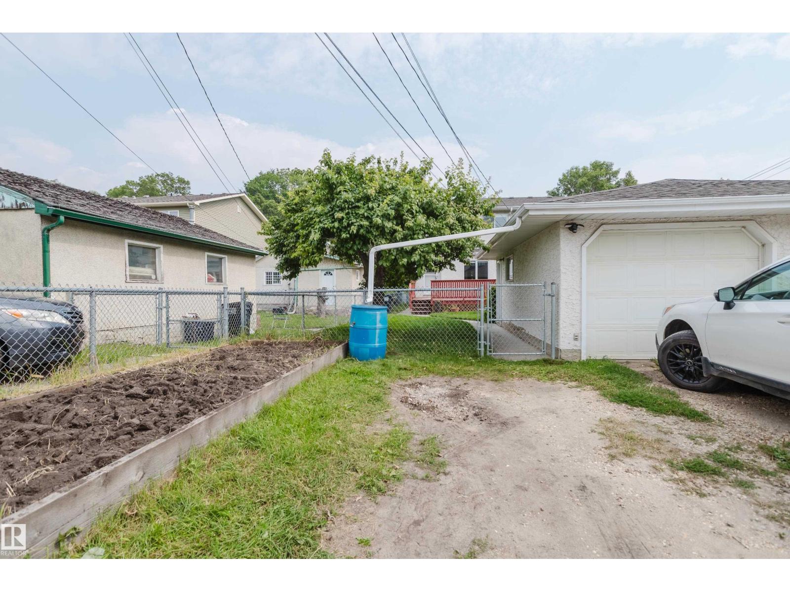 9220 92 ST NW - 45