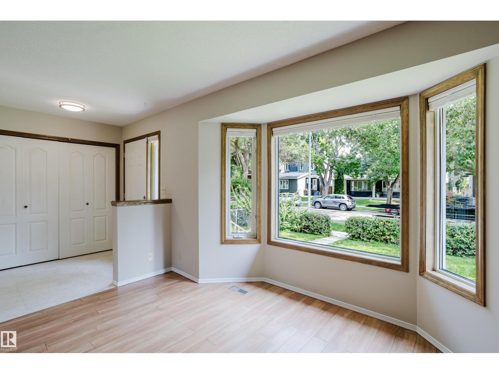 9220 92 ST NW - 6
