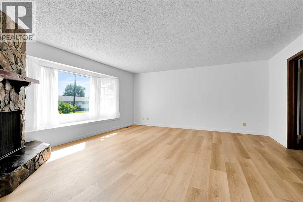 7819 7 Street SW, Kingsland, Calgary photo 4