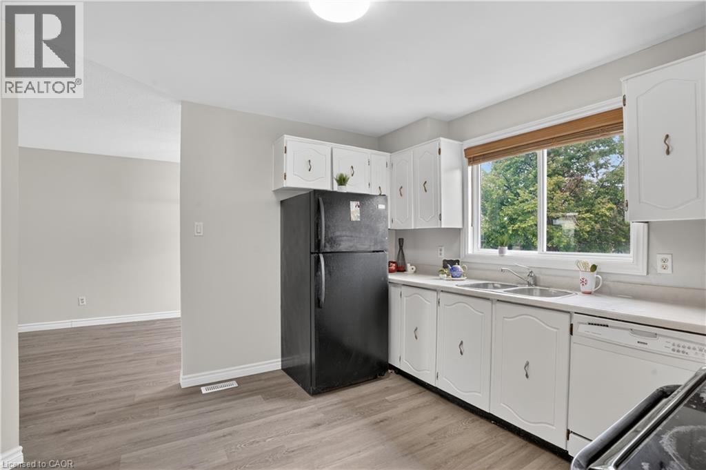 #66 60 ELMSDALE Drive - Image 13