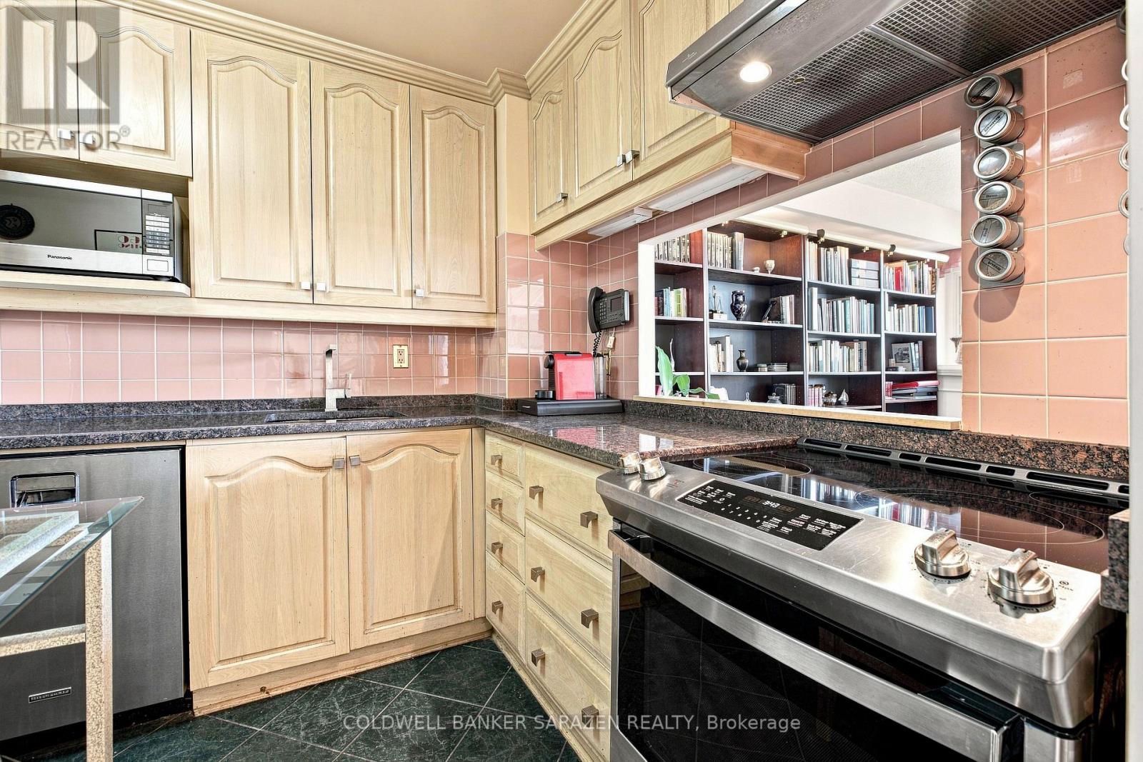 #2706 500 LAURIER AVENUE W - 22