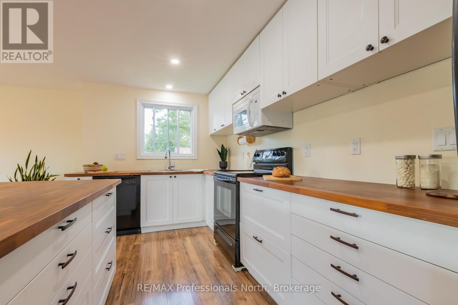 2831 60 HIGHWAY - Image 14