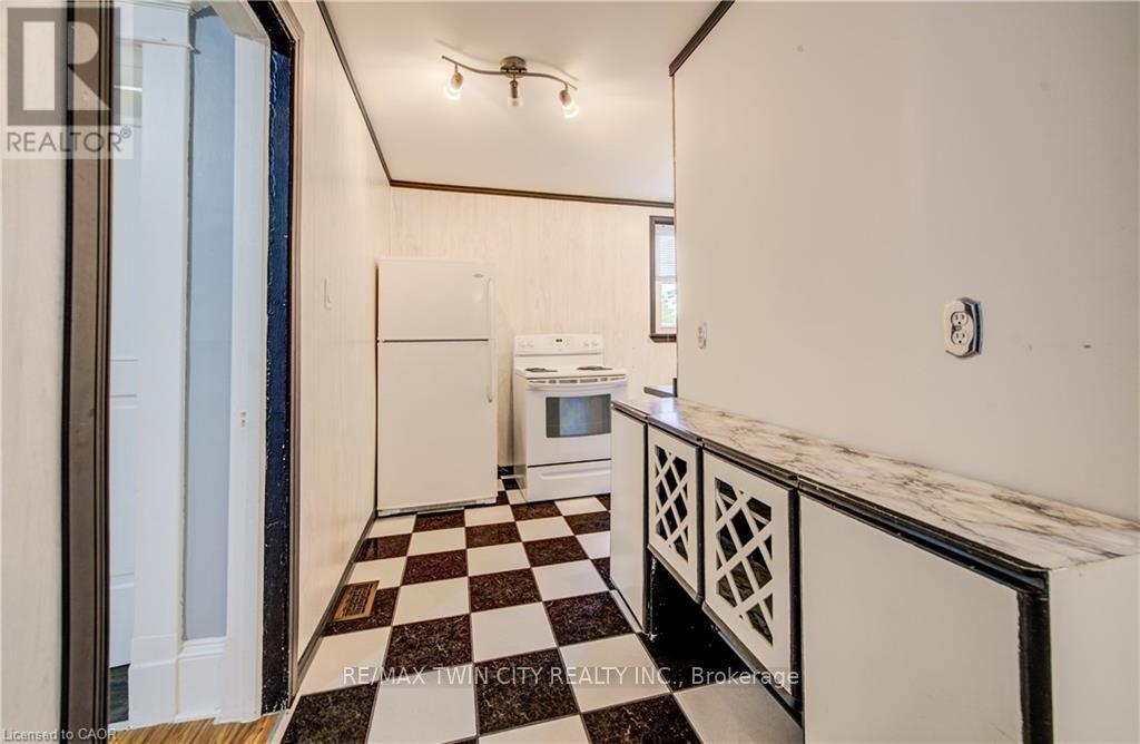 698 KING STREET W - 12