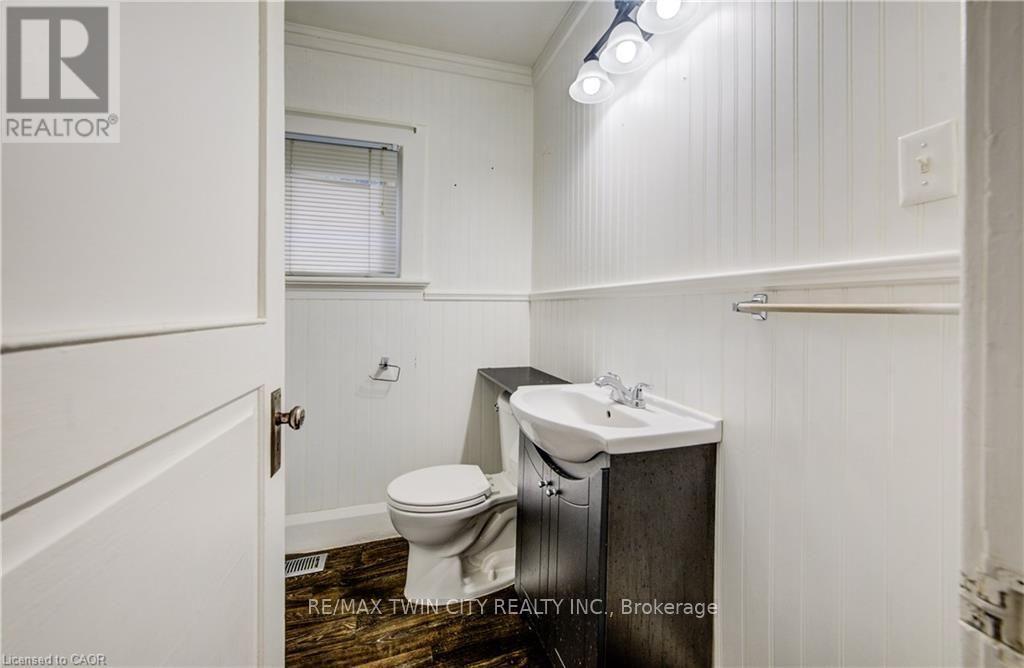 698 KING STREET W - 14