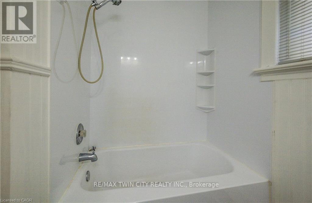 698 KING STREET W - 15
