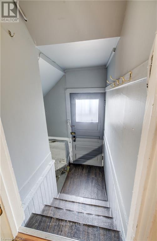 698 KING STREET W - 16