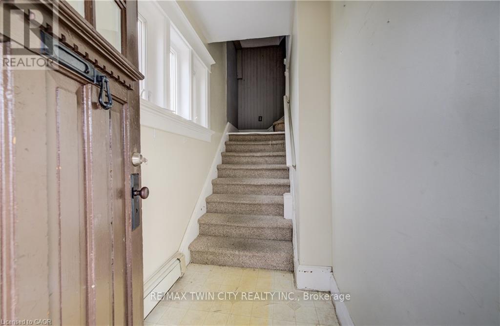 698 KING STREET W - 17