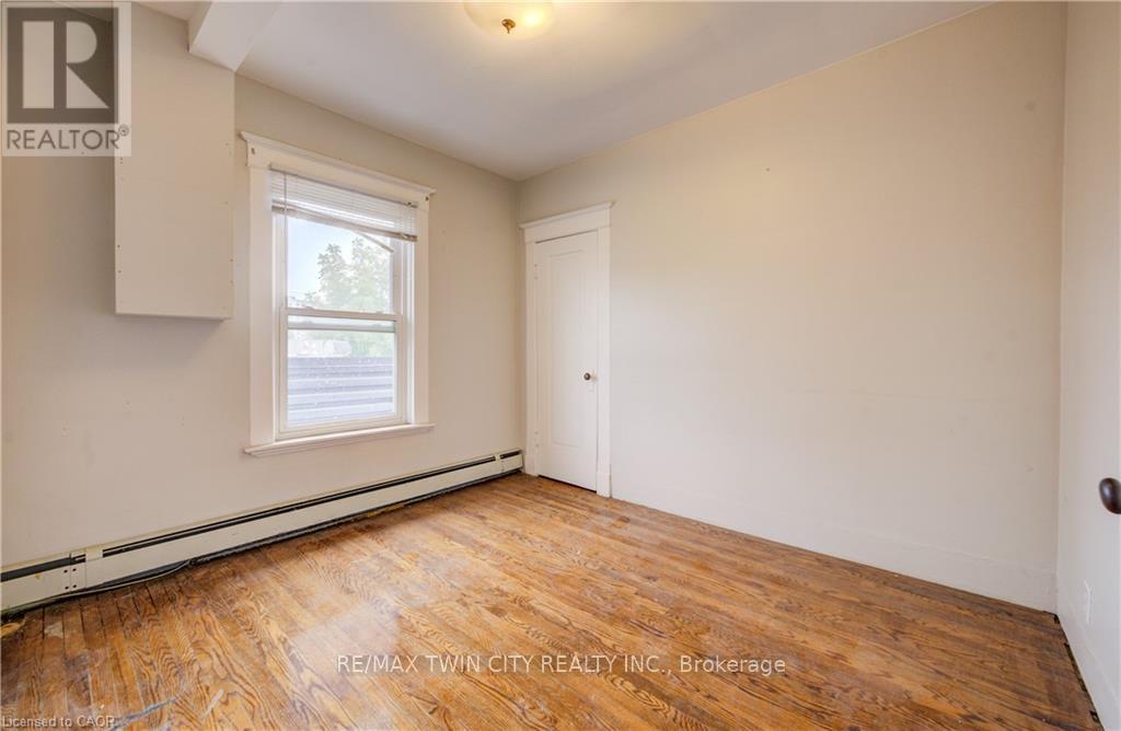 698 KING STREET W - 19