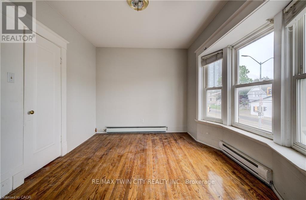 698 KING STREET W - 21