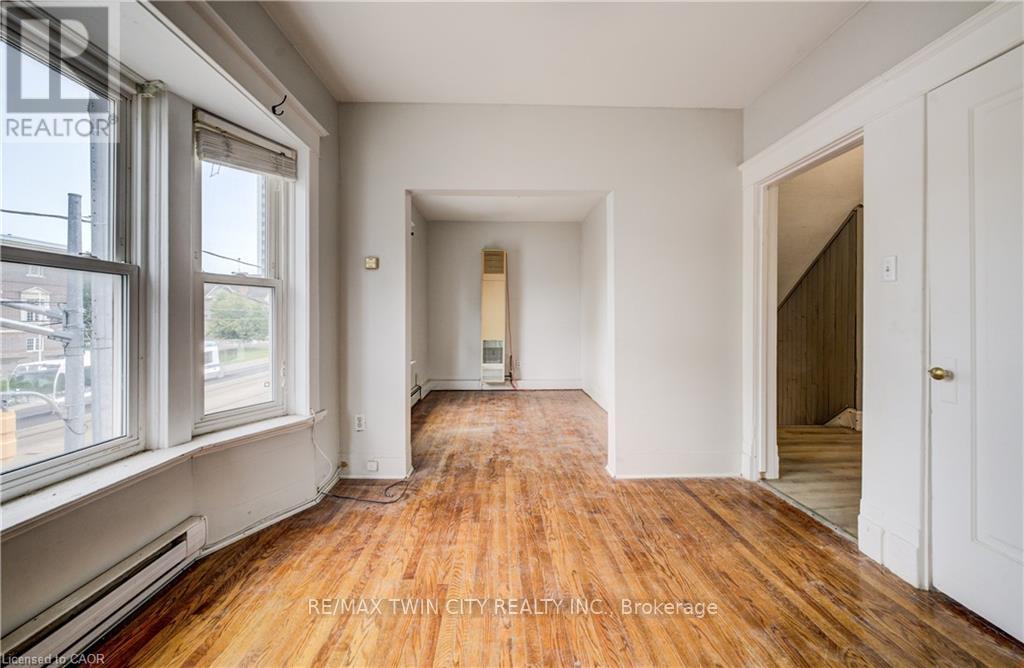 698 KING STREET W - 23