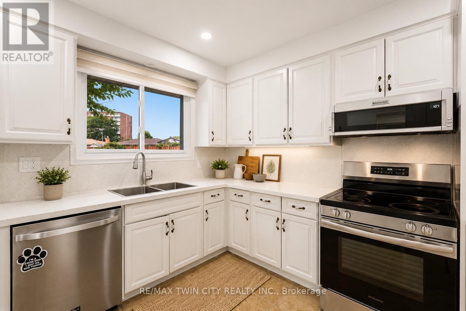 58 TUPPER CRESCENT - Image 11