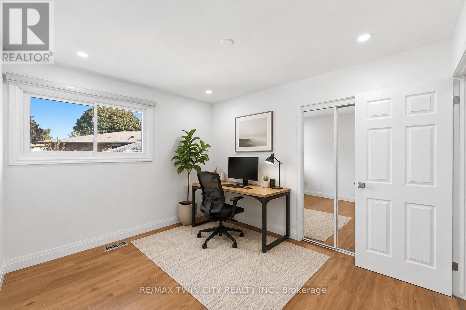 58 TUPPER CRESCENT - Image 18
