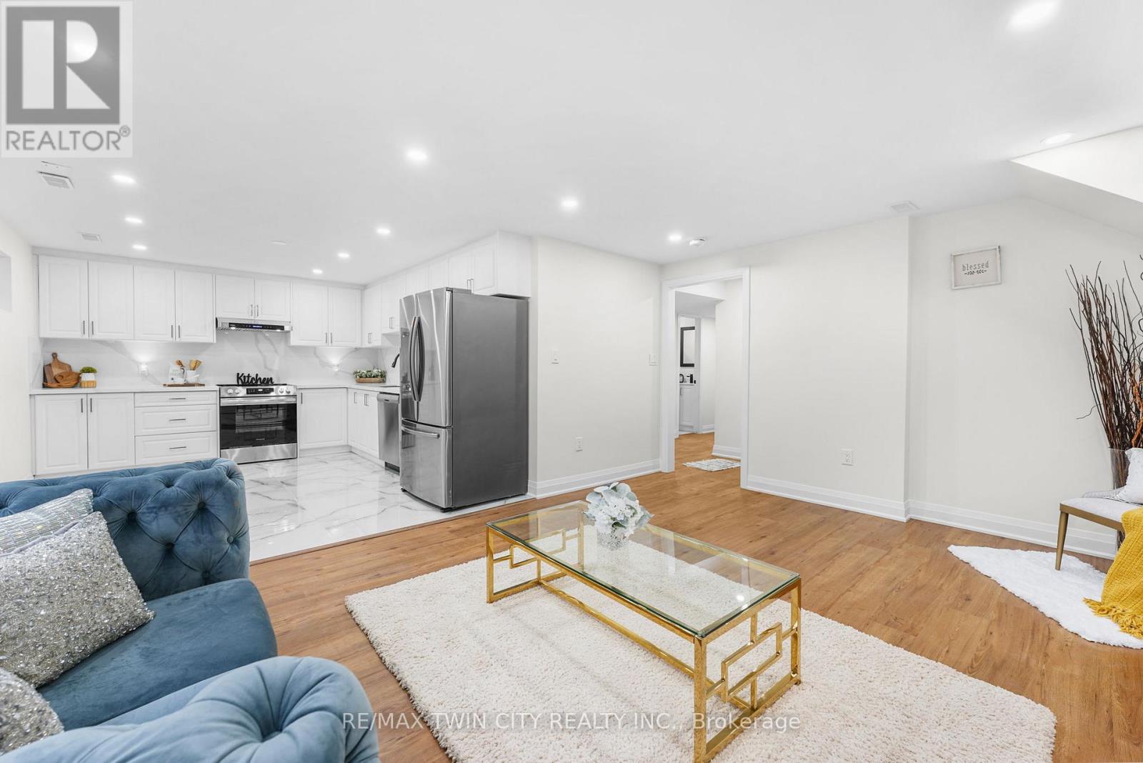 58 TUPPER CRESCENT - Image 25